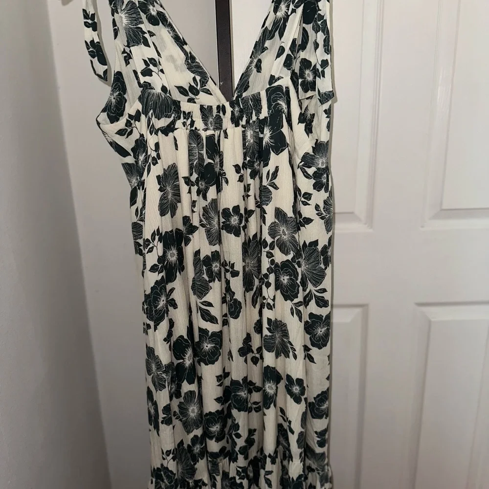 Abercrombie & Fitch Cream Maxi Dress with Dark Green Floral Print
